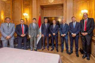 وزير السياحة والآثار يلتقي بمسئولي كبار منظمي الرحلات وقيادات شركات الطيران الإيطالية لتعزيز التعاون وزيادة الحركة السياحية الوافدة إلى مصر