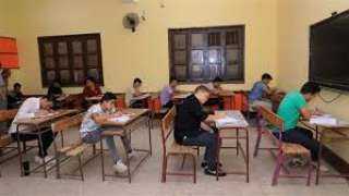 طلاب الثانوية العامة يشكون من صعوبة جزئيات بعض امتحان العربى