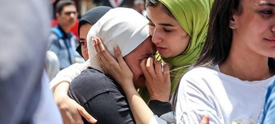 الحزن يسيطر على طلاب العلمى بعد امتحان الكيمياء.. ويؤكدون: الأسئلة صعبة