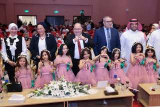 القنصل المصري بالرياض والملحق الثقافي يكرّمان المتفوقين من طلاب المسار المصري بمدارس الألسن