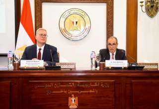 وزيرا الخارجية والبترول يعقدان جلسة إحاطة مع ممثلي السفارات الأجنبية في مصر... وزيرا الخارجية والبترول يعقدان جلسة إحاطة مع ممثلي السفارات الأجنبية في مصر حول قطاعي الطاقة والثروة المعدنية