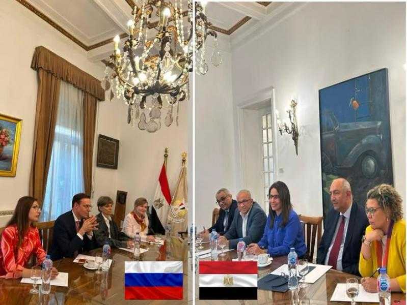 وزيرة الثقافة تبحث إقامة معارض للفن التشكيلي بمتحف «بوشكين» الروسي