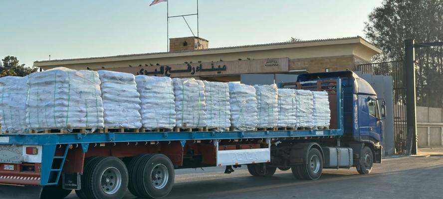 الهلال الأحمر المصري يرسل قافلة «زاد العزة» الـ 228 إلى الأشقاء الفلسطينيين