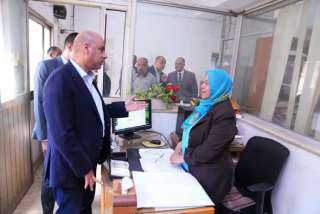 وزير العمل يتفقد اختبارات المتقدمين لفرص العمل الزراعية الموسمية بالخارج