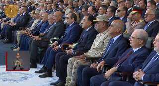 الرئيس السيسي يستعرض حرس الشرف ضمن فعاليات افتتاح القيادة الاستراتيجية للدولة