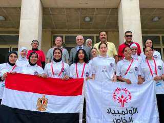 سفير مصر بباريس يزور مقر إقامة بعثة المنتخب المصري النسائي لكرة القدم لذوي الإعاقة