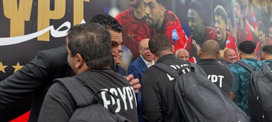 احتفاءً بإنجاز تاريخي للكرة المصرية.. وزراء الطيران المدني والشباب والرياضة والصحة والسكان يستقبلون بعثة المنتخب الوطني الأول لكرة القدم