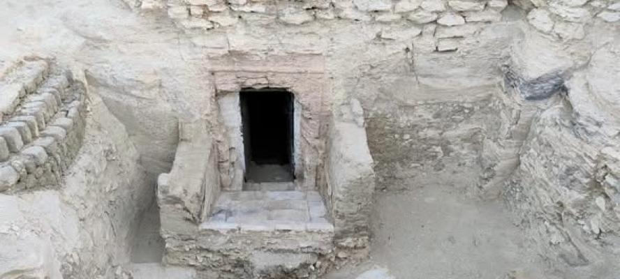 وزارة السياحة والآثار الكشف عن مقبرة بمنطقة الشيخ عبد القرنة بالبر الغربي بالأقصر