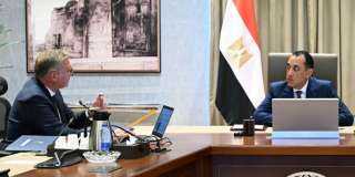 رئيس الوزراء يتابع مع وزير البترول عدداً من ملفات العمل
