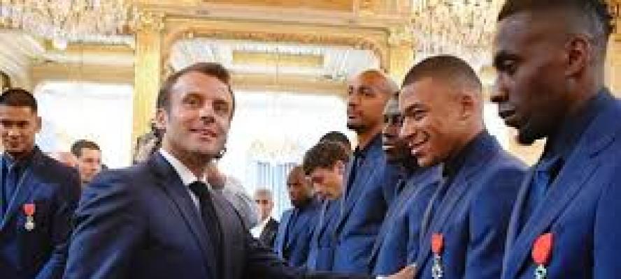 ماكرون يهنئ إسبانيا على التأهل لنهائي المونديال.. ويشيد بأداء منتخب فرنسا