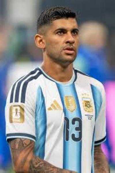 لاعب منتخب الأرجنتين يرفض مصافحة ترامب على منصة التتويج