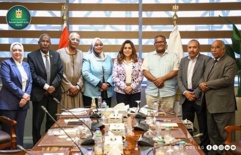 وزيرة التنمية المحلية والبيئة تتابع مع أعضاء مجلسي النواب والشيوخ بالمحافظات الخدمات واحتياجات المواطنين