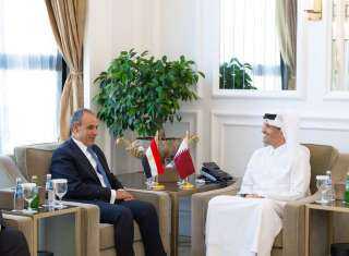 وزير الخارجية يلتقي نظيره القطري في الدوحة ويبحثان سبل تعزيز العلاقات الثنائية ومتابعة مستجدات الأوضاع الإقليمية
