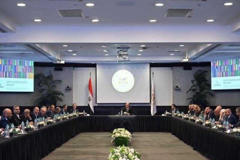 وزير الاستثمار والتجارة الخارجية يلتقي مجموعة موانئ دبي والمجالس التصديرية لبحث الشراكة لزيادة نفاذ الصادرات المصرية في إفريقيا