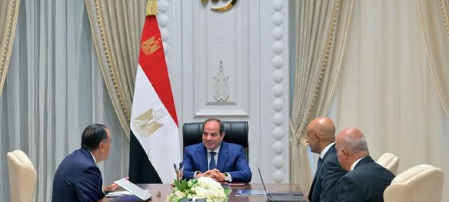 الرئيس السيسى يتابع مع وزير التعليم مُراجعة الأطر التربوية لمناهج شهادة البكالوريا المصرية