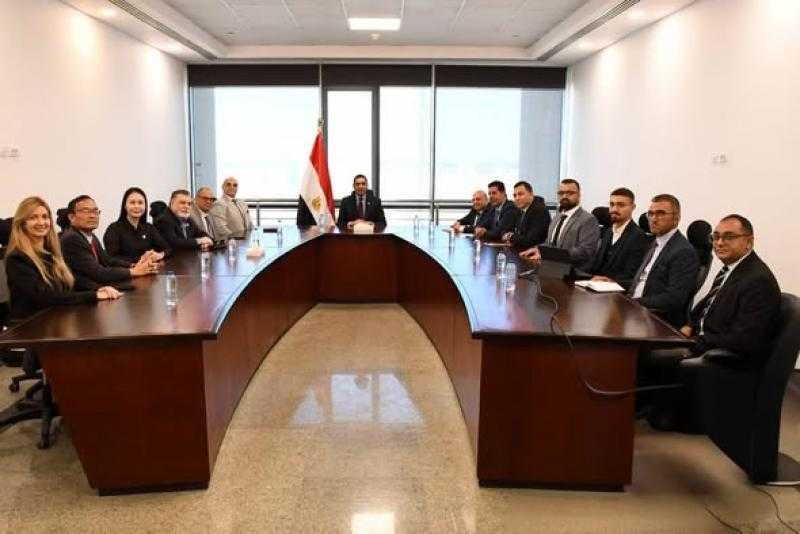 وزير الشباب والرياضة يبحث مع وفد صيني مقترحات تطوير المنشآت الشبابية والرياضية