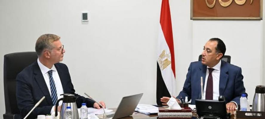 رئيس الوزراء يتابع مع وزير البترول عددا من ملفات العمل