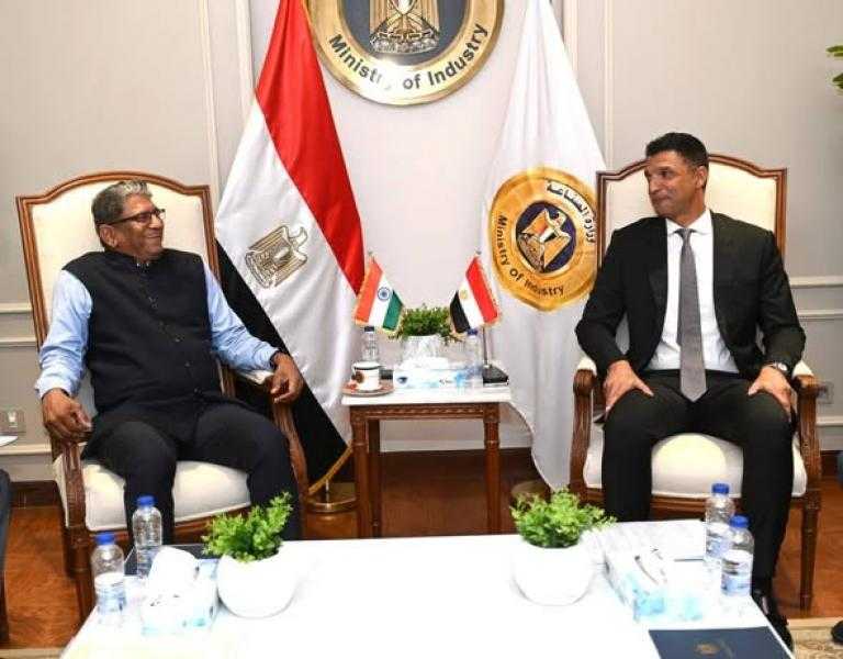 وزير الصناعة يبحث مع سفير الهند لدى مصر تعزيز التعاون الصناعي بين البلدين