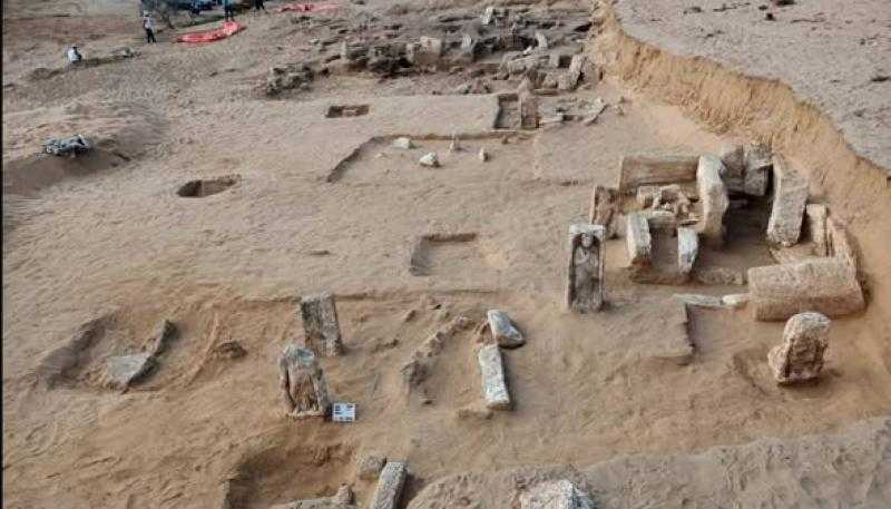 وزارة السياحة والآثار: - الكشف عن شواهد قبور وتوابيت وتمائم بمنطقة تل الدير بمحافظة دمياط