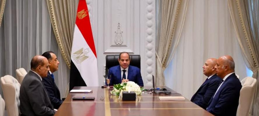الرئيس السيسي يوجه بأهمية سرعة الانتهاء من مشروعات النقل الجماعي الأخضر المستدام