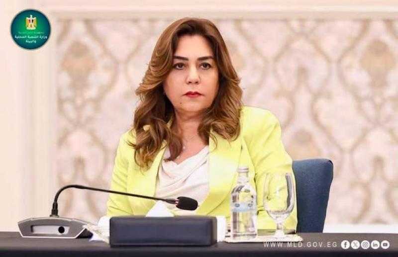 وزيرة التنمية المحلية والبيئة تتابع تداعيات الهزة الأرضية التي تعرضت لها المحافظات عبر مركز سيطرة الشبكة الوطنية للطوارئ والسلامة العامة بالوزارة