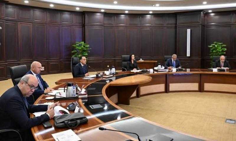 رئيس الوزراء يناقش الضوابط والمحددات المقترحة لموسم الحج المقبل (1448 هـ -2027م)