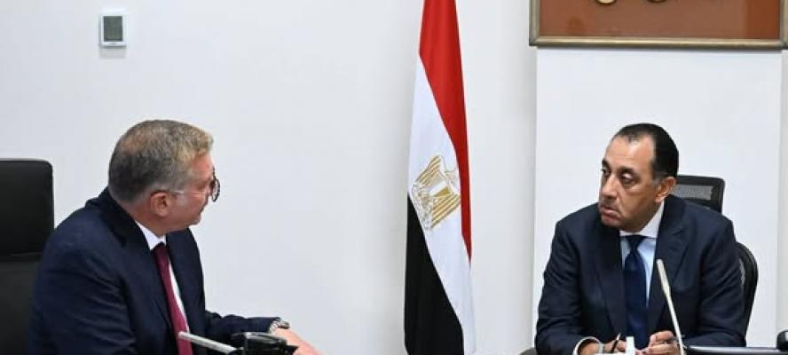 رئيس الوزراء يتابع مع وزير البترول عدداً من ملفات العمل