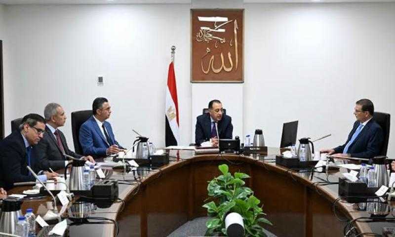 رئيس الوزراء يتابع جهود توافر المخزون الاستراتيجى من السلع والمنتجات الأساسية
