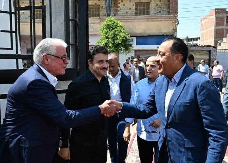رئيس الوزراء يفتتح ويتفقد عددا من المشروعات الخدمية والتنموية بمحافظة الغربية