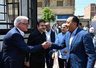 رئيس الوزراء يفتتح ويتفقد عددا من المشروعات الخدمية والتنموية بمحافظة الغربية
