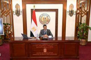 وزير الصناعة يلتقي رؤساء البعثات الدبلوماسية المنقولين للعمل بالخارج للتعريف بخطط وأولويات الوزارة واستعراض استراتيجية الصناعة المصرية
