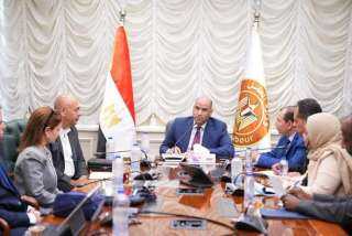 وزير العمل يتابع الاستعدادات النهائية لإطلاق نظام رقمي موحد لإدارة تصاريح عمل الأجانب.. ”خدمة متميزة” للمستثمرين وربط إلكتروني مع الجهات المعنية