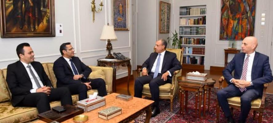 وزير الخارجية يستقبل نقيب الصحفيين ويشيد بالدور الوطني للصحافة المصرية