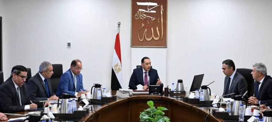 رئيس الوزراء يتابع الجهود المبذولة لتطوير آلية الدعم النقدي السلعي