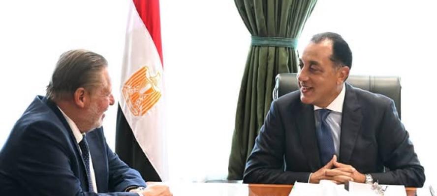 رئيس الوزراء يلتقي محافظ البنك المركزي لمتابعة جهود التنسيق المشترك في عدد من الملفات الاقتصادية
