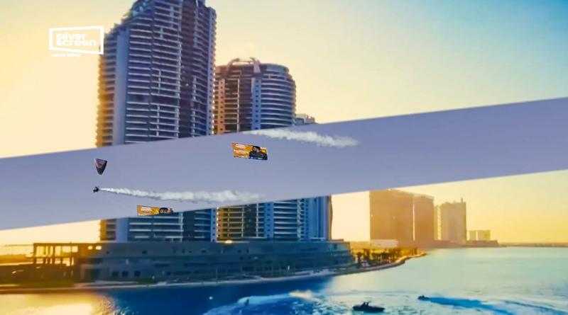 بالصور... برعاية ”سيلفر سكرين” سرب طائرات يحلق ببوسترات حماقي فوق سماء العلمين الجديدة في أضخم حملة ترويجية لصيف 2026