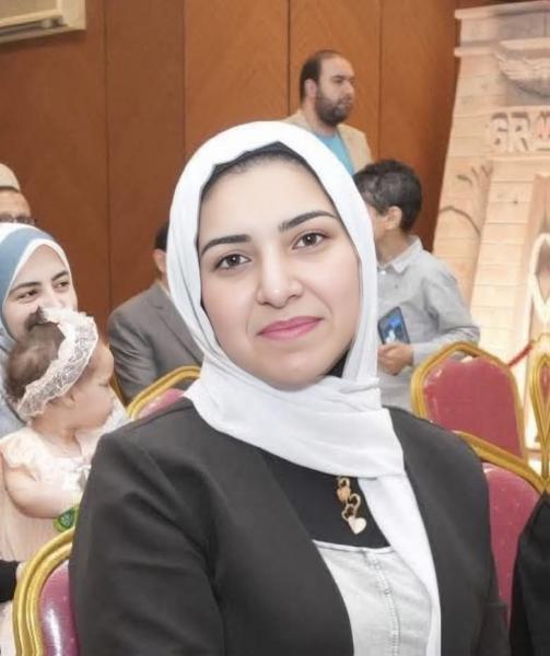خالص التهاني لآيات جمال بتخرجها من كلية التجارة بجامعة القاهرة.. ومسيرة جديدة نحو الماجستير والدكتوراه