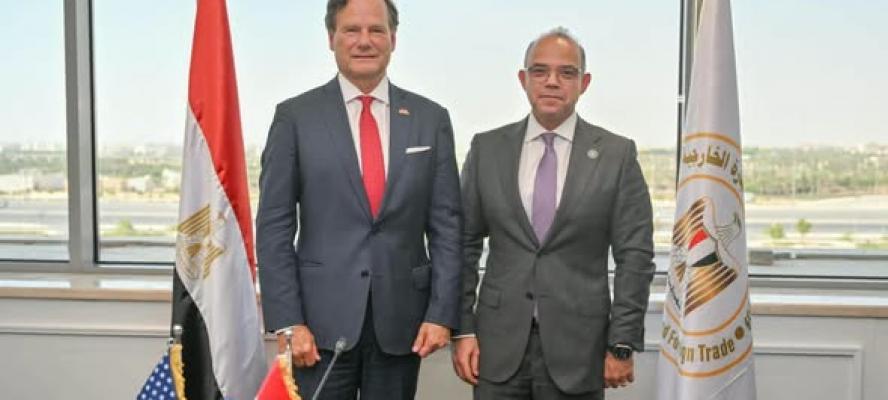 وزير الاستثمار والتجارة الخارجية يلتقي نائب مساعد وزير التجارة الأمريكي لشؤون الشرق الأوسط وأفريقيا ووفد السفارة الأمريكية