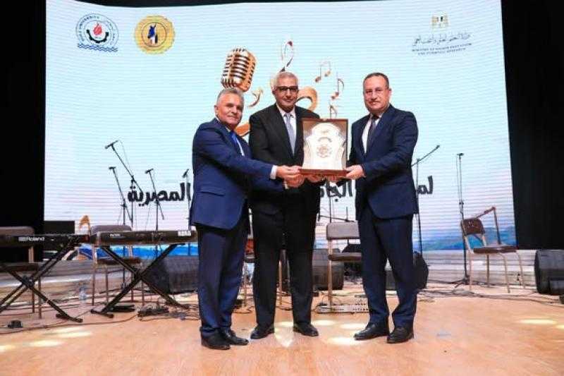 وزير التعليم العالي والقائم بعمل وزير الثقافة ورؤساء الجامعات يشهدون ختام فعاليات مهرجان «طرب» في موسمه الثاني بجامعة السويس