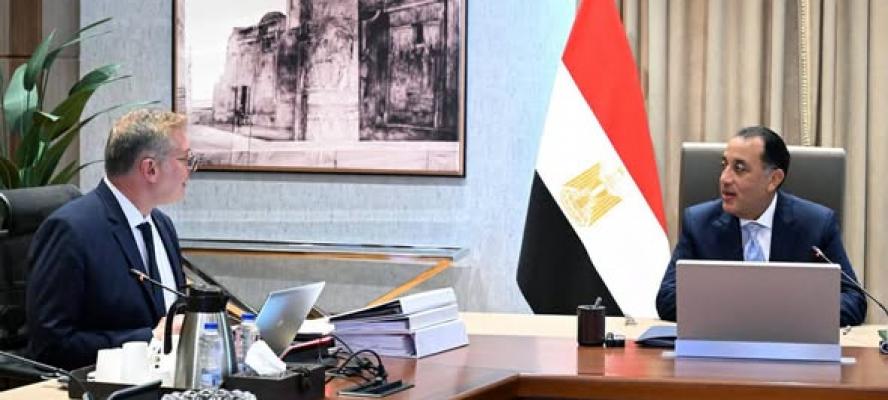 رئيس الوزراء يتابع مع وزير البترول عدداً من ملفات العمل