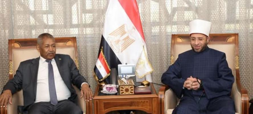 وزير الأوقاف يستقبل سفير السودان بالقاهرة لبحث تعزيز التعاون المشترك