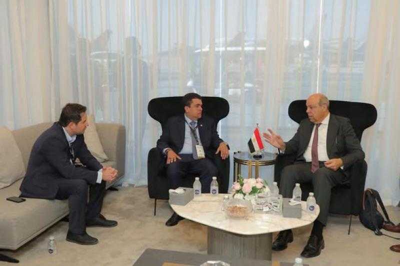 وزير الطيران المدني يلتقي الرئيس التنفيذي للوكالة الوطنية للطيران المدني البرازيلية لبحث آفاق التعاون في مجال الطيران