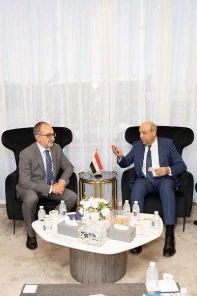 وزير الطيران يبحث مع مؤسسة التمويل الدولية مستجدات طرح مشروع مطار الغردقة