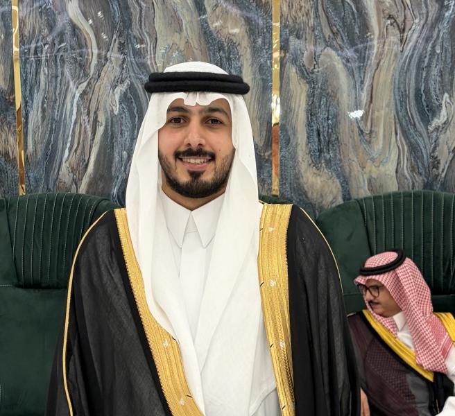 بالصور .. موظفو شركة زيمر بيوميد يهنئون عبد الهادي الغامدي بزفافه في الدمام
