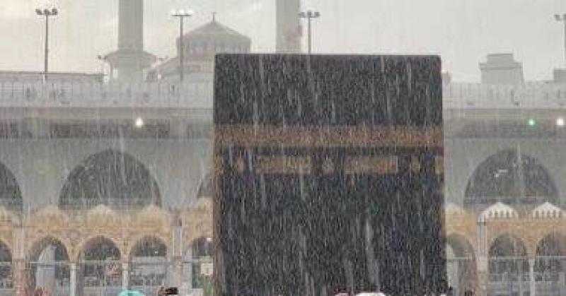 أمطار رعدية غزيرة تضرب مكة المكرمة وتحذيرات من السيول