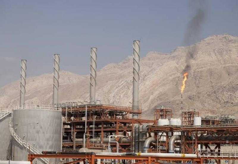 طهران تنفي ضلوعها في أحداث اليمن والهجمات على منشآت النفط السعودية