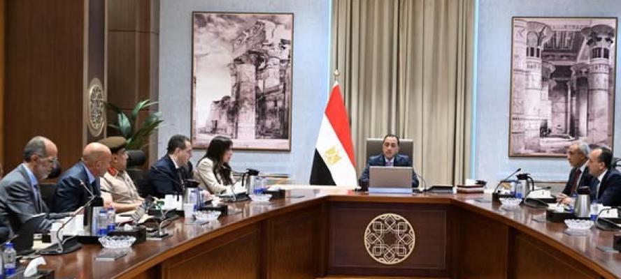 رئيس الوزراء يعقد اجتماعاً لاستعراض موقف أحد المشروعات الكبرى بمدينة العلمين الجديدة