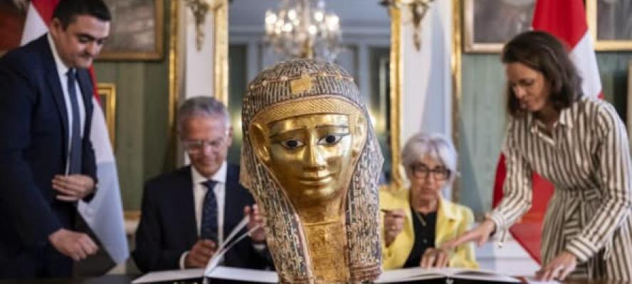 مصر تنجح في استرداد قناع ذهبي أثري من سويسرا