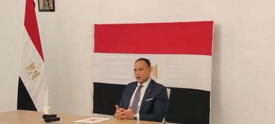 سفير مصر بتونس يعقد لقاءً مع عدد من أعضاء الجالية المصرية