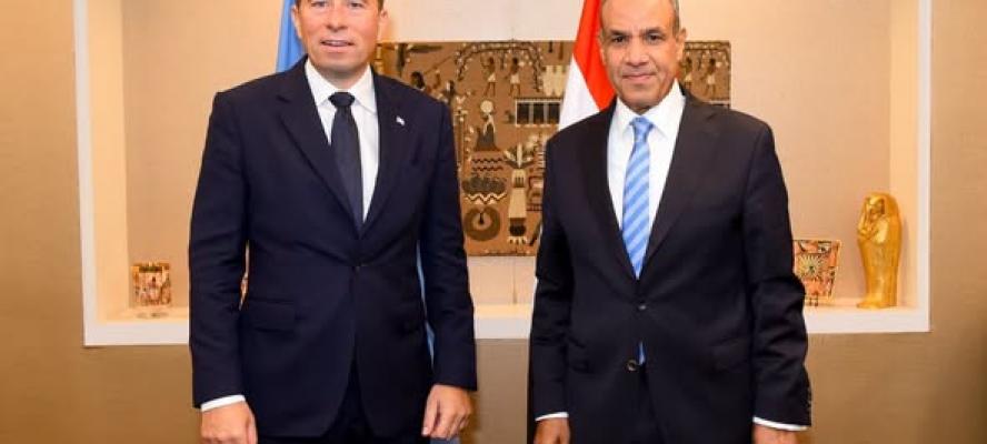 وزير الخارجية يبحث مع مسؤول أممي الأوضاع الإنسانية في عدد من بؤر التوتر والأزمات